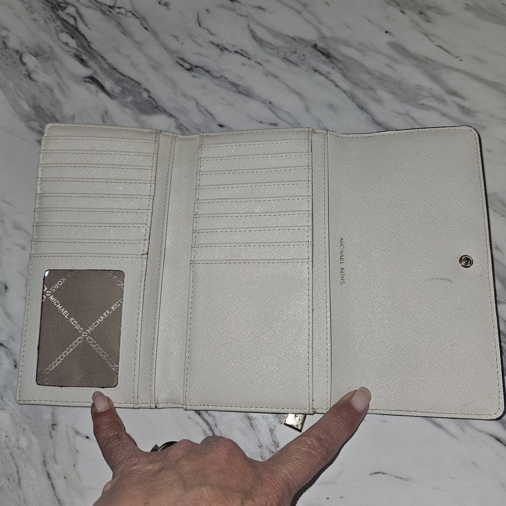 Sold - Picture 3 of 5